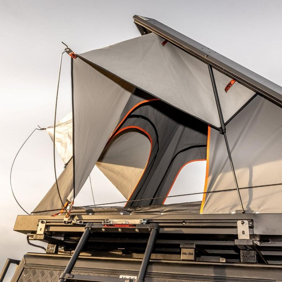Alu-Cab Dachzelt Regenschutz Seite