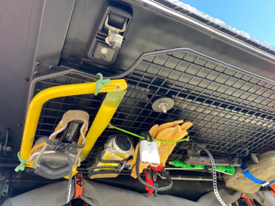 Alu-Cab Canopy Camper Befestigungsgitter für die Seitenklappen